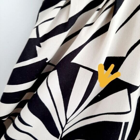 BILLABONG Spaghetti Strap Silky Tank Top B&W Sz M Flawed - Picture 12 of 16